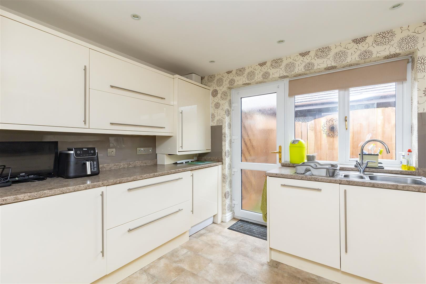 2 bed property in Churchside, Preston